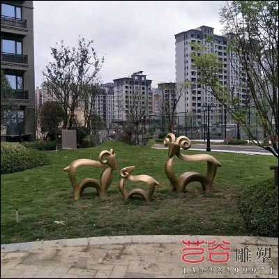 公园小绵羊雕塑