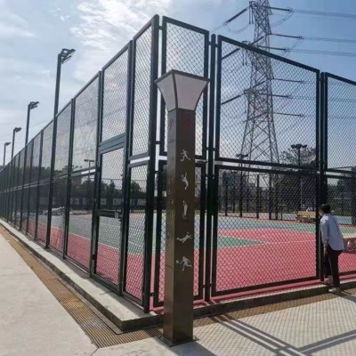 广州体育场勾花护栏网防攀爬网球场