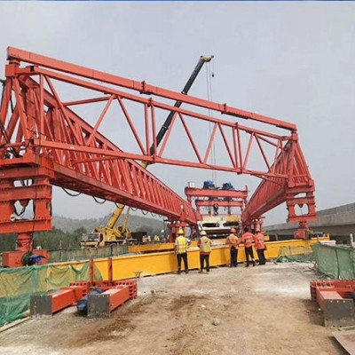 山东临沂架桥机公司安装120吨架桥机